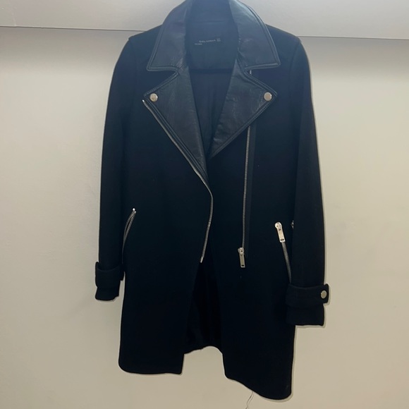 Like new black Zara coat - Picture 2 of 4